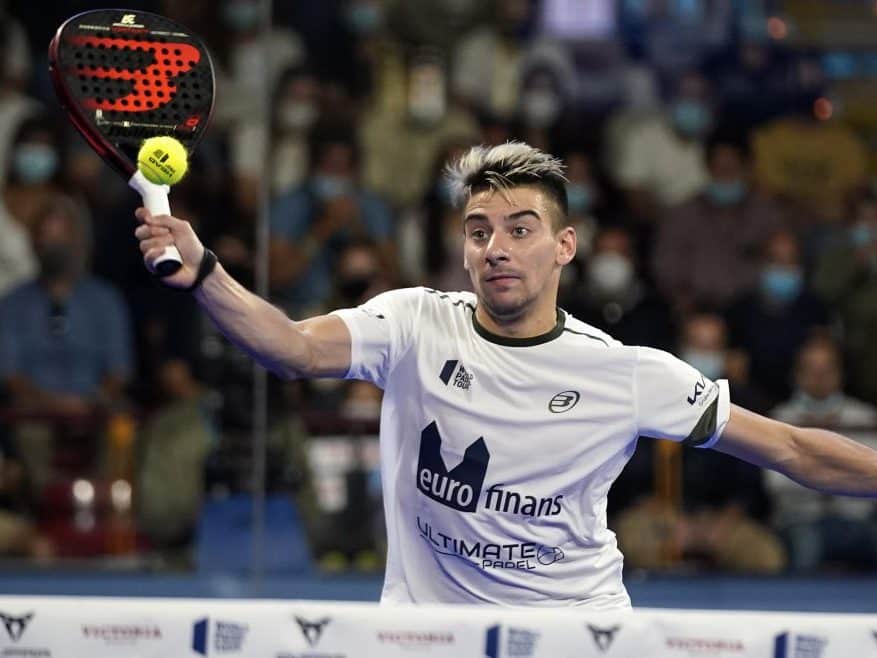 Di Nenno jouant au padel