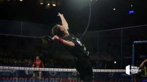 Paquito Navarro padel smash