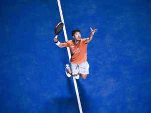 Joueur padel smash